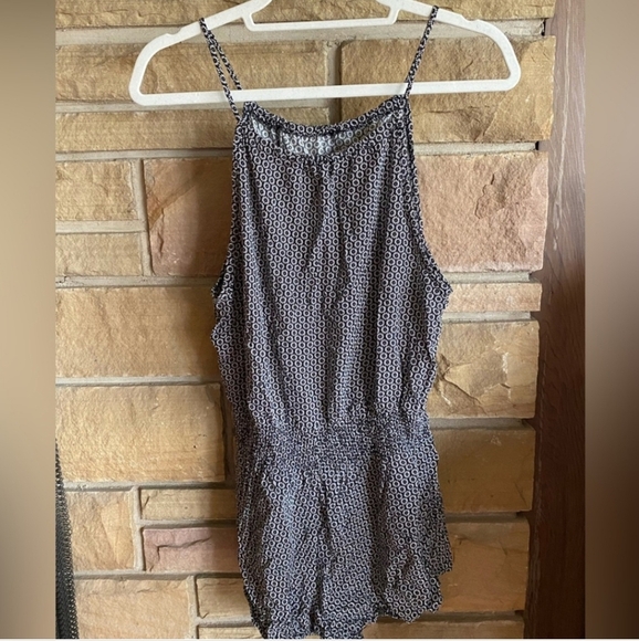 Brandy Melville Black/White Floral Spaghetti Strap Romper - EUC - Picture 3 of 6